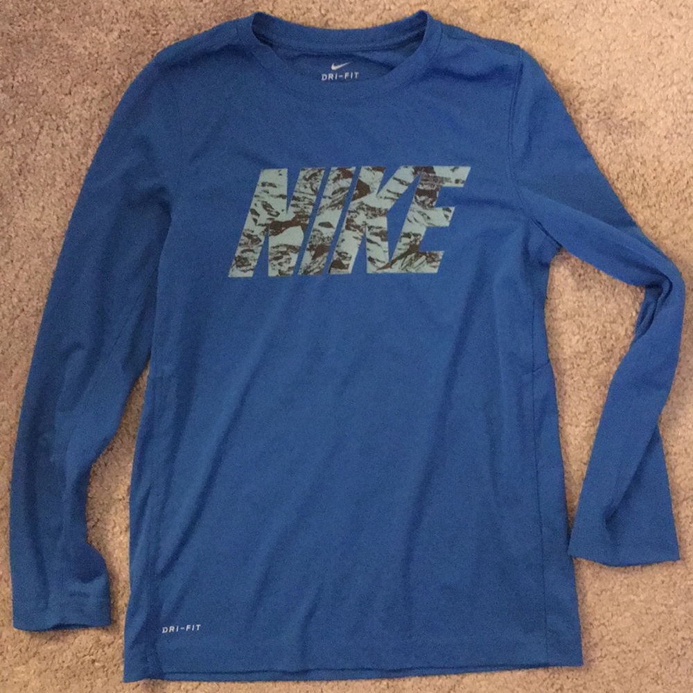 Boys Nike long sleeve dri fit size medium shirt